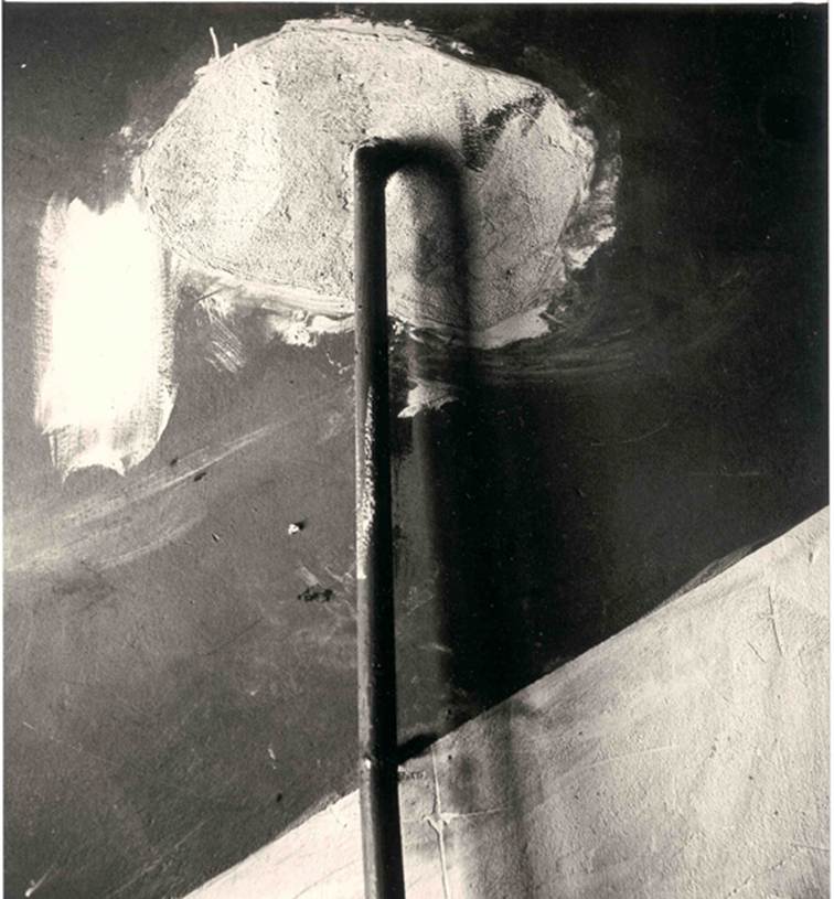 Alexandre Slusarev pipe and the wall