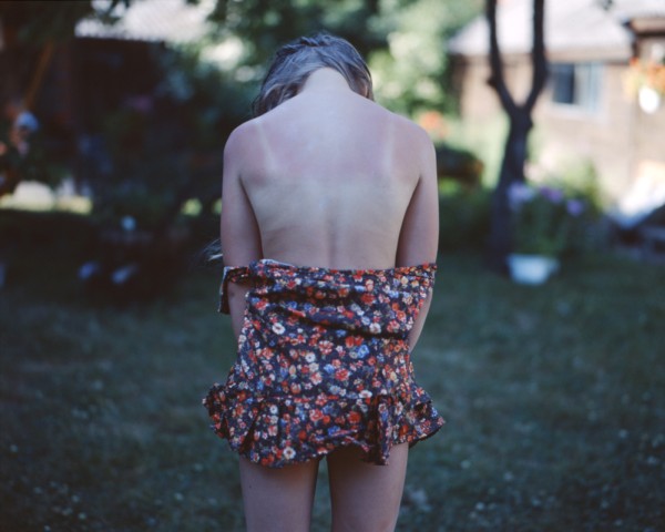Ilze Vanaga. Fotogrāfija no sērijas "Childhood is like a loaded gun" (tulk. no angļu valodas: "Bērnība ir kā pielādēts ierocis"); 2009 Ilze Vanaga. Fotogrāfija no sērijas "Childhood is like a loaded gun" (tulk. no angļu valodas: "Bērnība ir kā pielādēts ierocis"); 2009