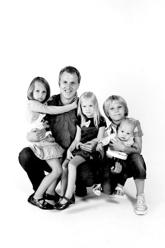 Foto redzama Malcenieku ģimene (fotogrāfs J. Vīksna) Foto redzama Malcenieku ģimene (fotogrāfs J. Vīksna)