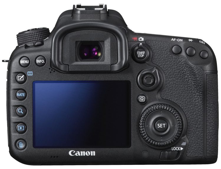 EOS 7D Mark II aizmugure